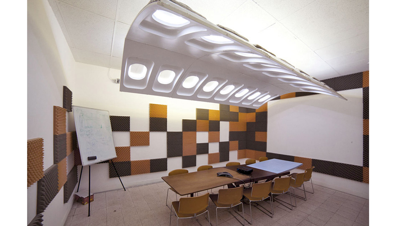 Illustration for article titled Turn Your Old Airbus A300 Into a Lovely Hanging Lamp